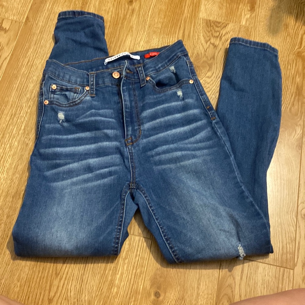 Ripped skinny jeans